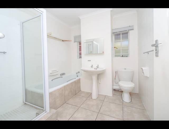 1 BEDROOM RETIREMENT UNIT FOR SALE IN BRYANSTON